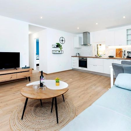 Otto Apartment With Sea View And Parking Rovinj Kültér fotó
