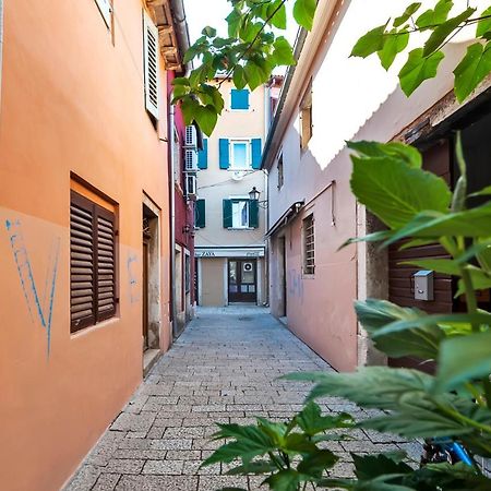 Otto Apartment With Sea View And Parking Rovinj Kültér fotó