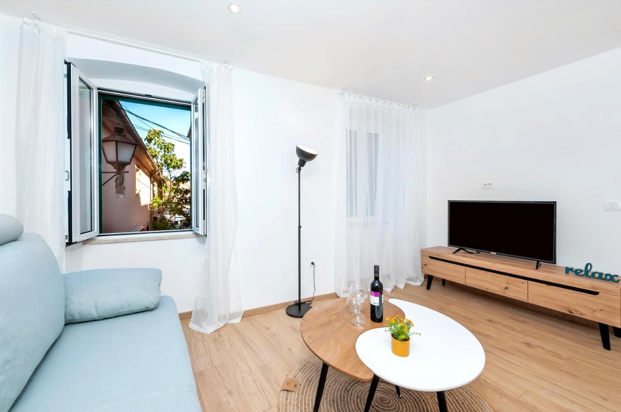 Otto Apartment With Sea View And Parking Rovinj Kültér fotó