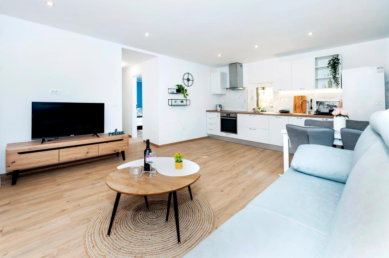 Otto Apartment With Sea View And Parking Rovinj Kültér fotó