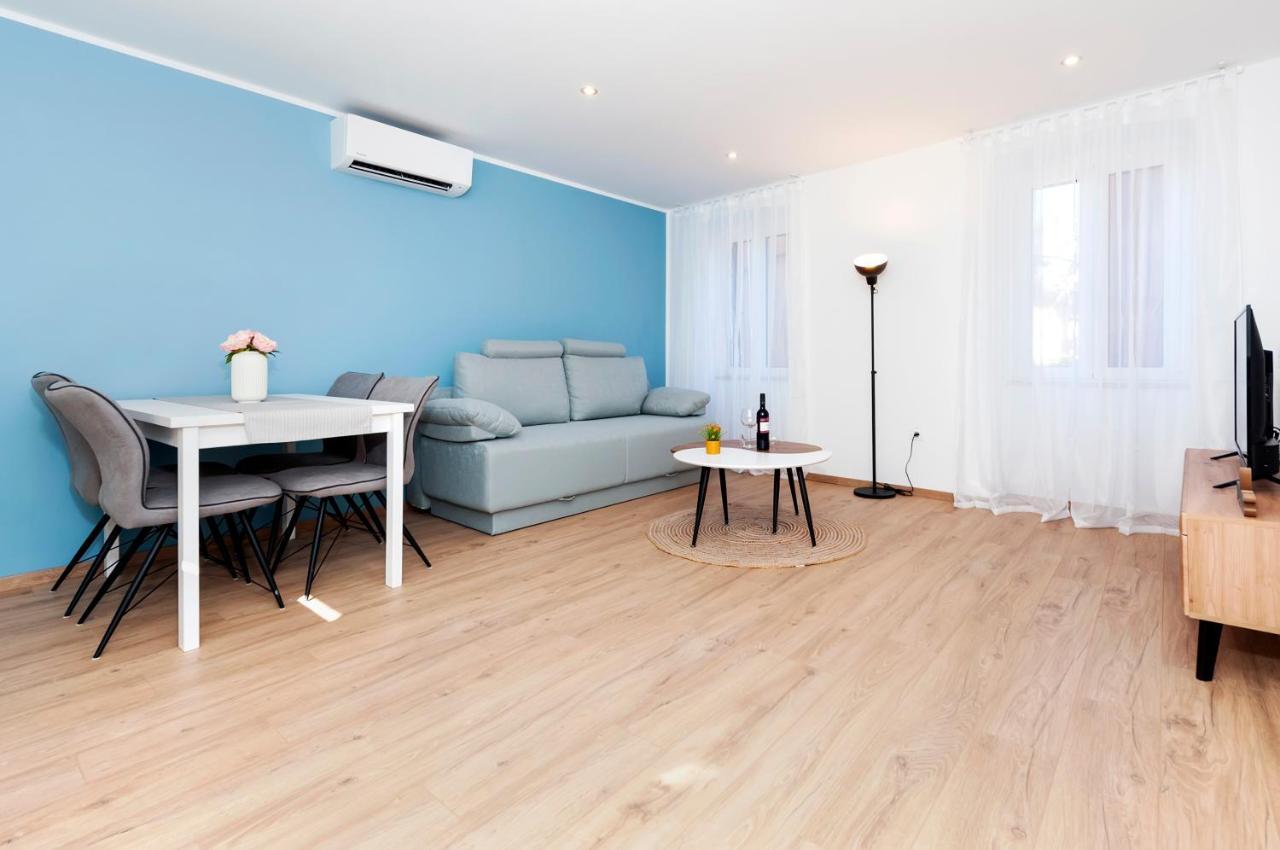 Otto Apartment With Sea View And Parking Rovinj Kültér fotó
