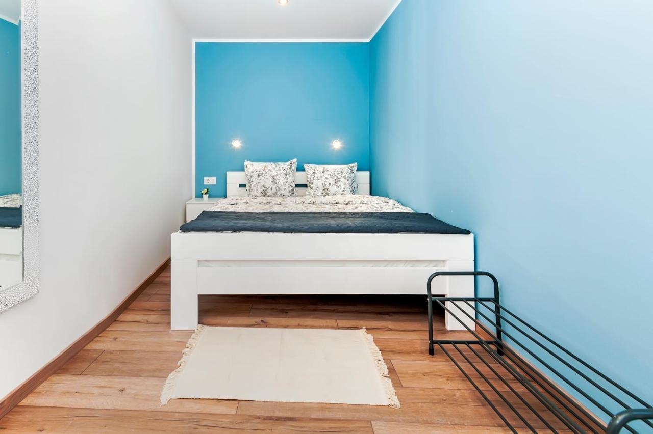 Otto Apartment With Sea View And Parking Rovinj Kültér fotó