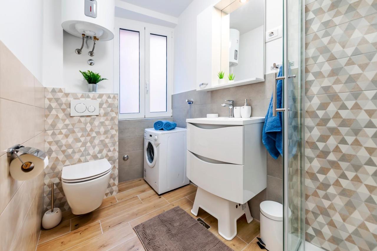 Otto Apartment With Sea View And Parking Rovinj Kültér fotó