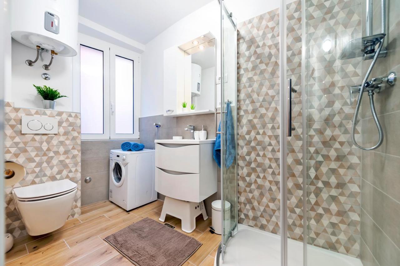 Otto Apartment With Sea View And Parking Rovinj Kültér fotó