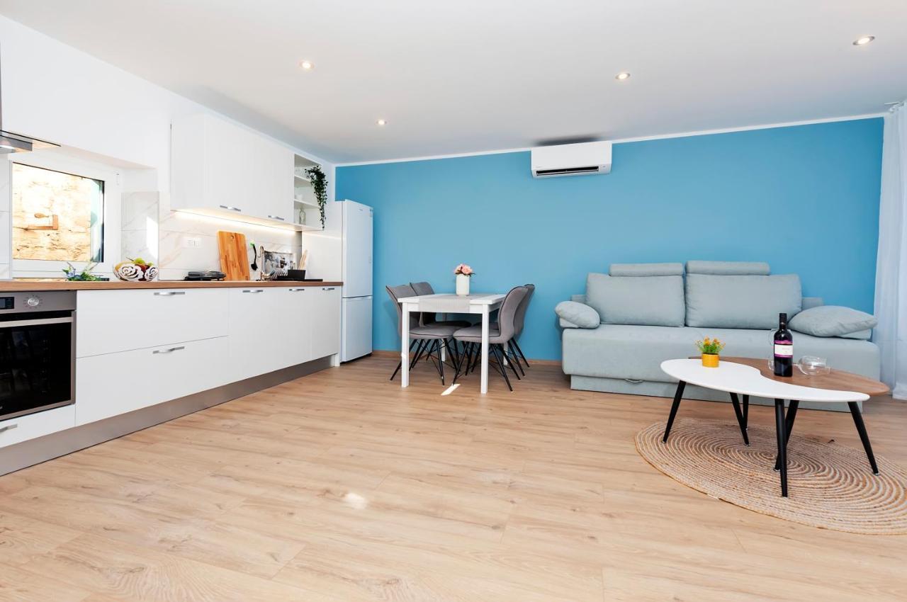 Otto Apartment With Sea View And Parking Rovinj Kültér fotó