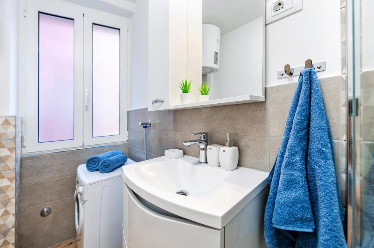 Otto Apartment With Sea View And Parking Rovinj Kültér fotó