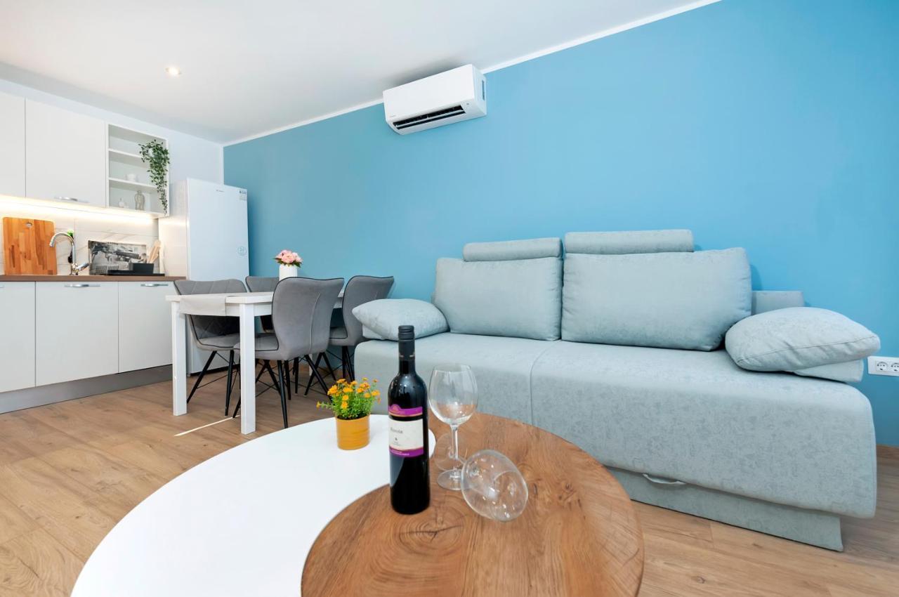 Otto Apartment With Sea View And Parking Rovinj Kültér fotó
